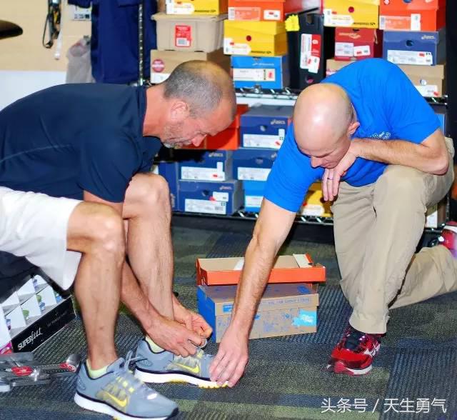 跑鞋买偏大还是偏小比较好,跑鞋一般买大一码好还是刚刚好