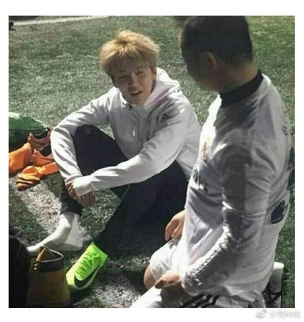 鹿晗踢野球,鹿晗野球视频