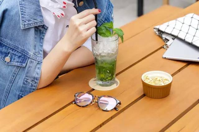 点解，人家戴墨镜那么好看，我戴就