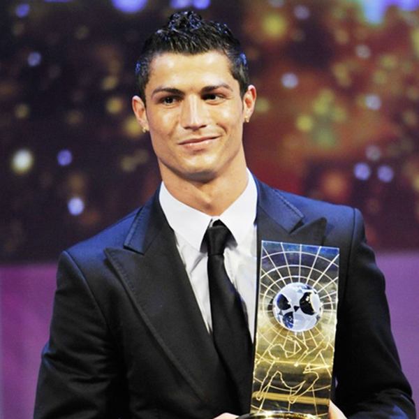 c罗白衣传奇视频,c罗的传奇足球生涯