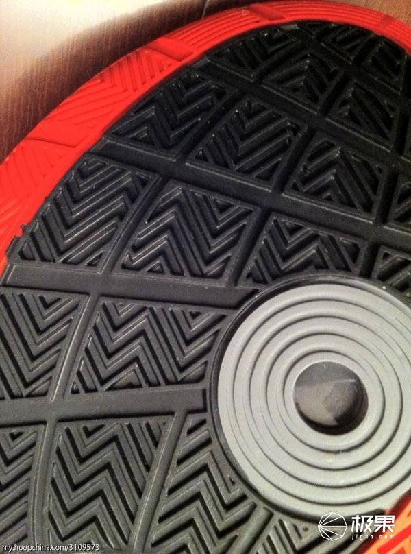 你从不关注的鞋底花纹，却成了乔丹科比封神的“秘密”