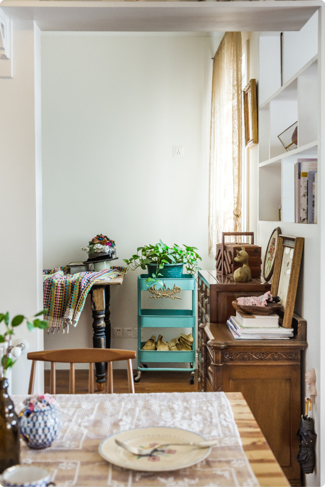 她凑来一堆二手家具，装了人生的第一套房子，关键还特别好看！