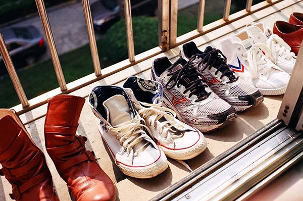 穿了一天鞋子脚湿,穿了一天鞋子脚很痛