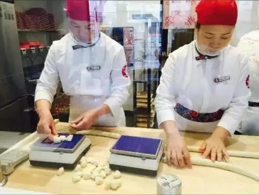 椁愰ギ鐣岀殑鍗庝负,鍗庝负楗哄瓙