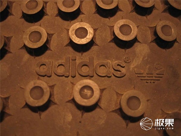 你从不关注的鞋底花纹，却成了乔丹科比封神的“秘密”