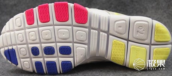 你从不关注的鞋底花纹，却成了乔丹科比封神的“秘密”
