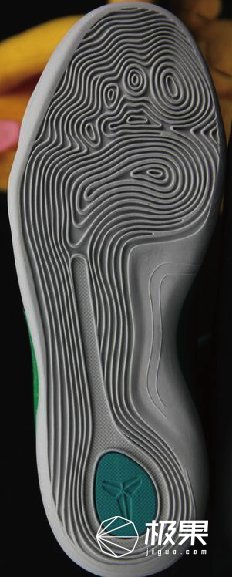 你从不关注的鞋底花纹，却成了乔丹科比封神的“秘密”