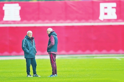 世预赛亚洲十二强中国vs日本,世预赛12强赛战况中日比分