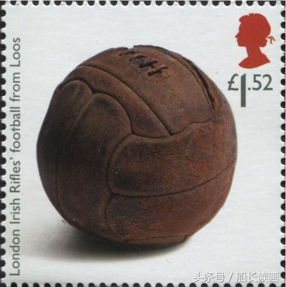 炮火中的足球和女画家