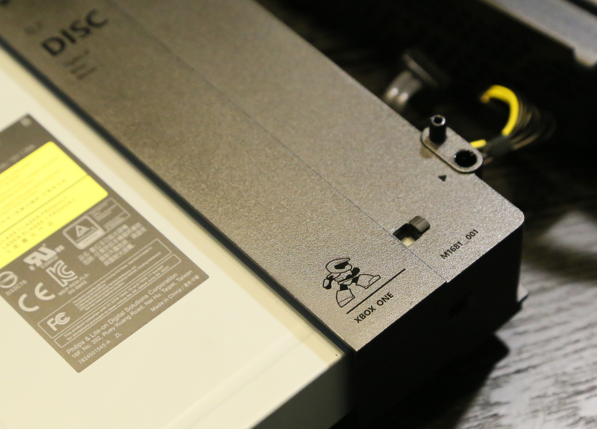 xboxones拆机没有撬棒,xboxones和x区别