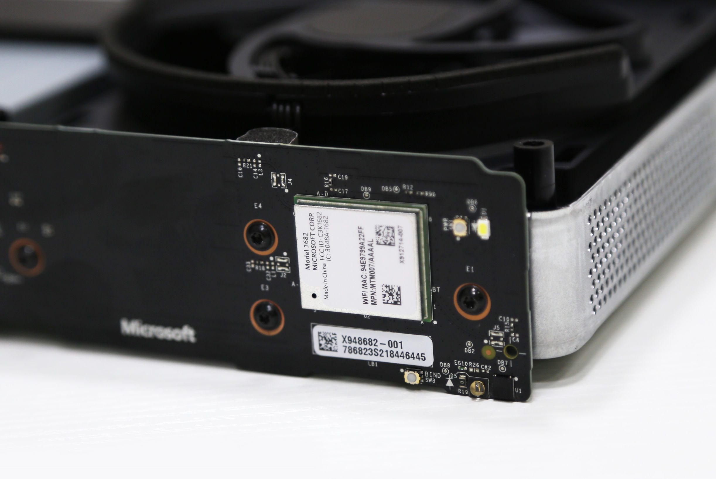 xboxones拆机没有撬棒,xboxones和x区别