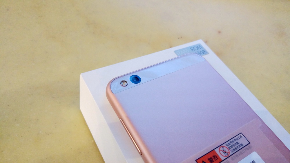 这是一部真小米手机，又轻又薄的小米手机5c