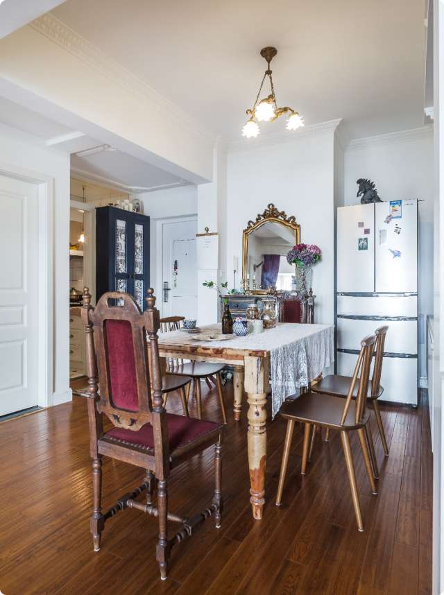 她凑来一堆二手家具，装了人生的第一套房子，关键还特别好看！