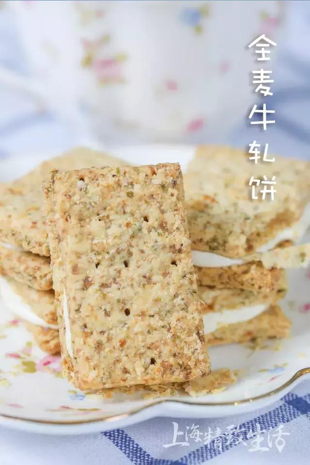 她用只卖7天的芝士条征服明星，如今带着纯手工的磅蛋糕降临魔都