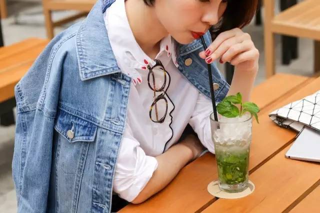 点解，人家戴墨镜那么好看，我戴就