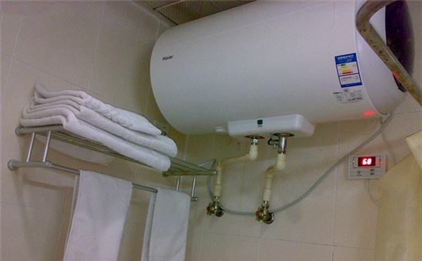 热水器流出的热水很小怎么解决,家里热水管流出来的是冷水