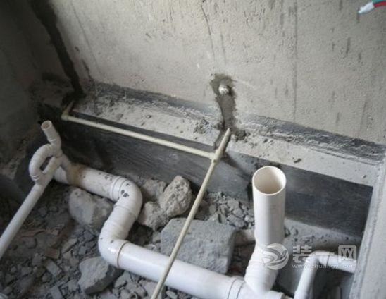 下沉式卫生间漏水怎么解决,下沉式卫生间下水管道漏水修补