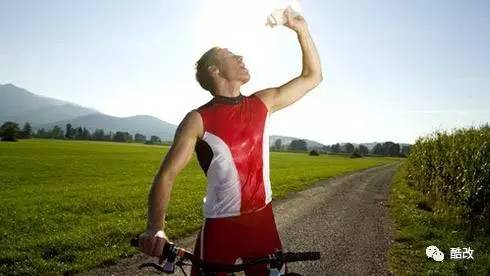 不锈钢水壶烧的水有异味怎么办,怎么除去骑行水壶的塑料味道