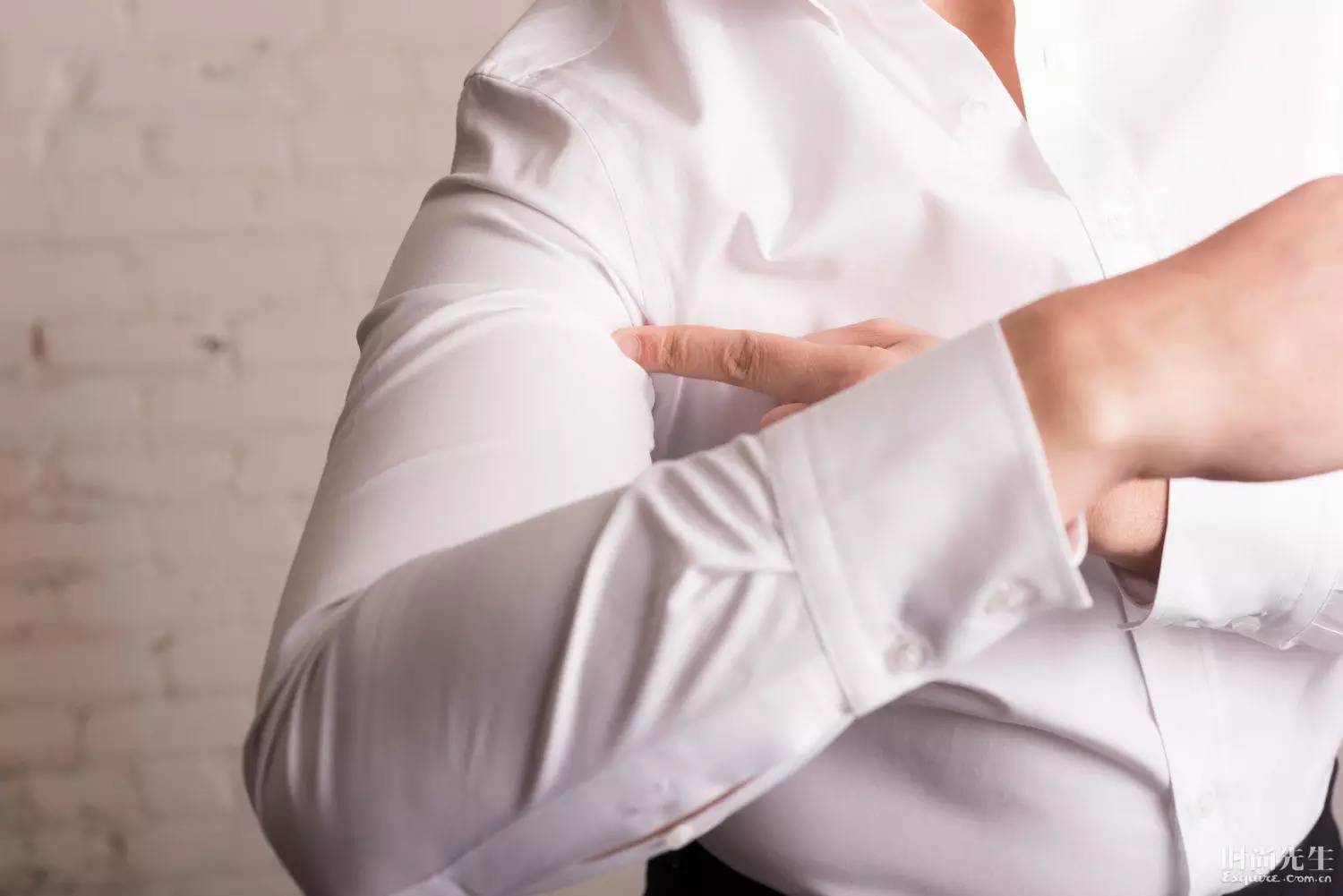 休闲衬衫塞裤子里的技巧,衬衫该怎么塞进裤子