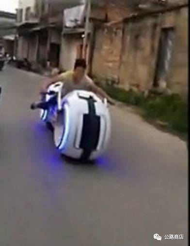 鏃ユ湰鍙戠敓杩囧灏戞鎾炴満浜嬫晠,鏃ユ湰杞︿竴鎾炲氨鎶ュ簾