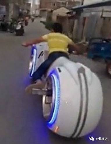 鏃ユ湰鍙戠敓杩囧灏戞鎾炴満浜嬫晠,鏃ユ湰杞︿竴鎾炲氨鎶ュ簾