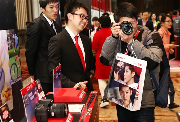 相机没人买！日本一哥操碎心：为中国拼了