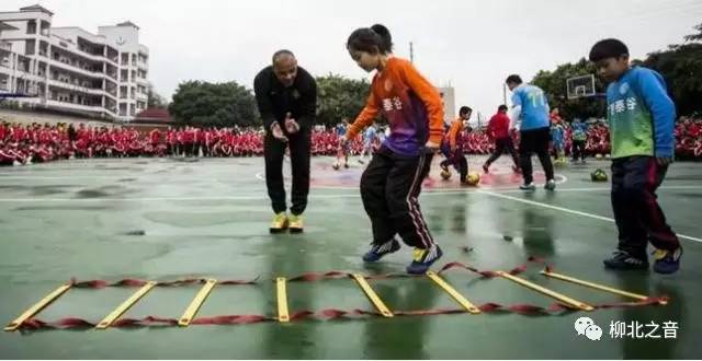 柳师附小足球,巴西足球教练教学