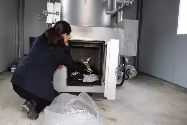 这批韩国崴货在贵阳被销毁事关很多人的健康