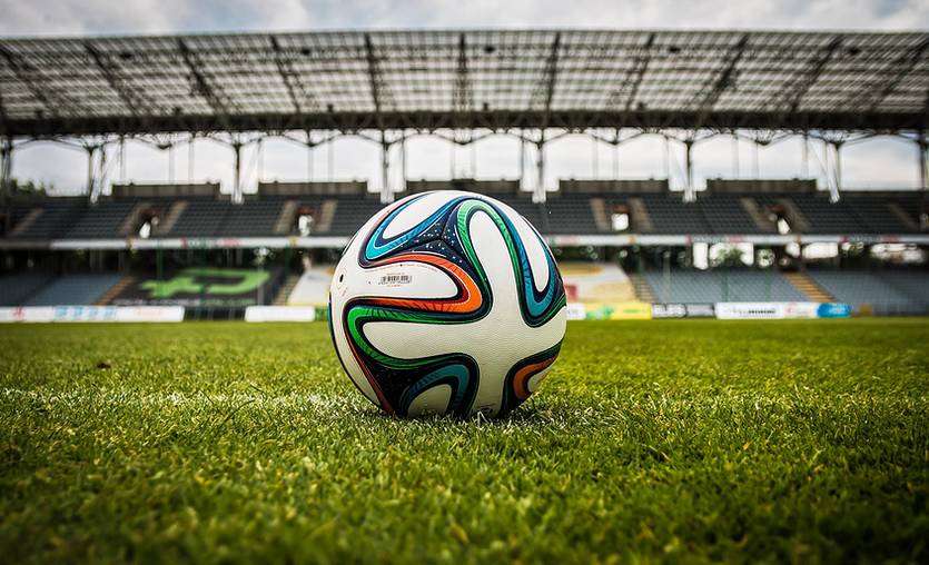 体育中考足球运球绕杆评分标准,关注中考政策从哪里看