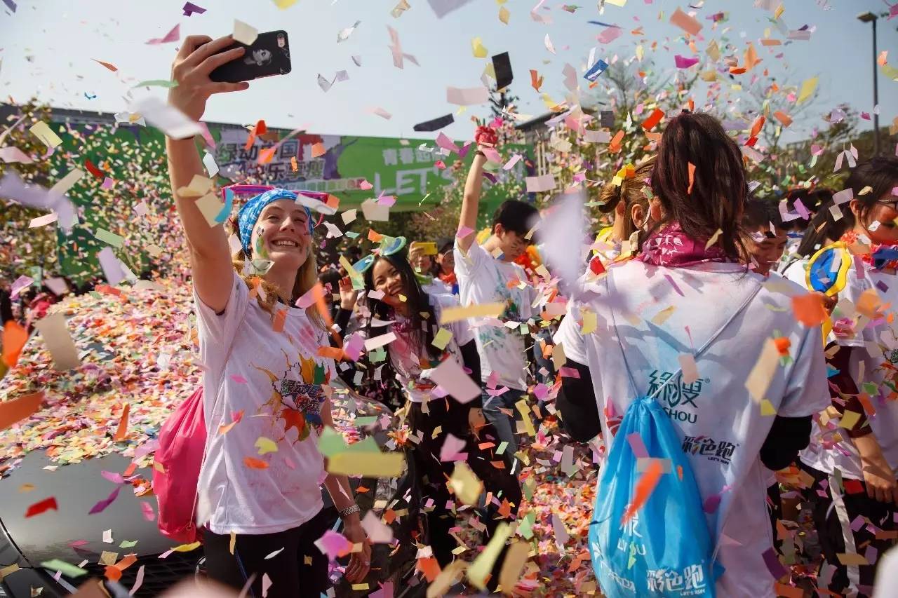 年轻就要这样疯！彩色跑广州站场面火爆，盛况空前！