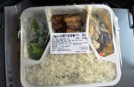 看了日本的火车餐食，你可能感觉吃了假的高铁盒饭