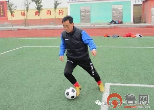 花开烂漫市中校园足球春色浓