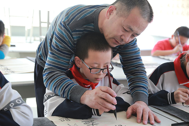 包头市少年宫教室,包头学校少年宫艺术展演