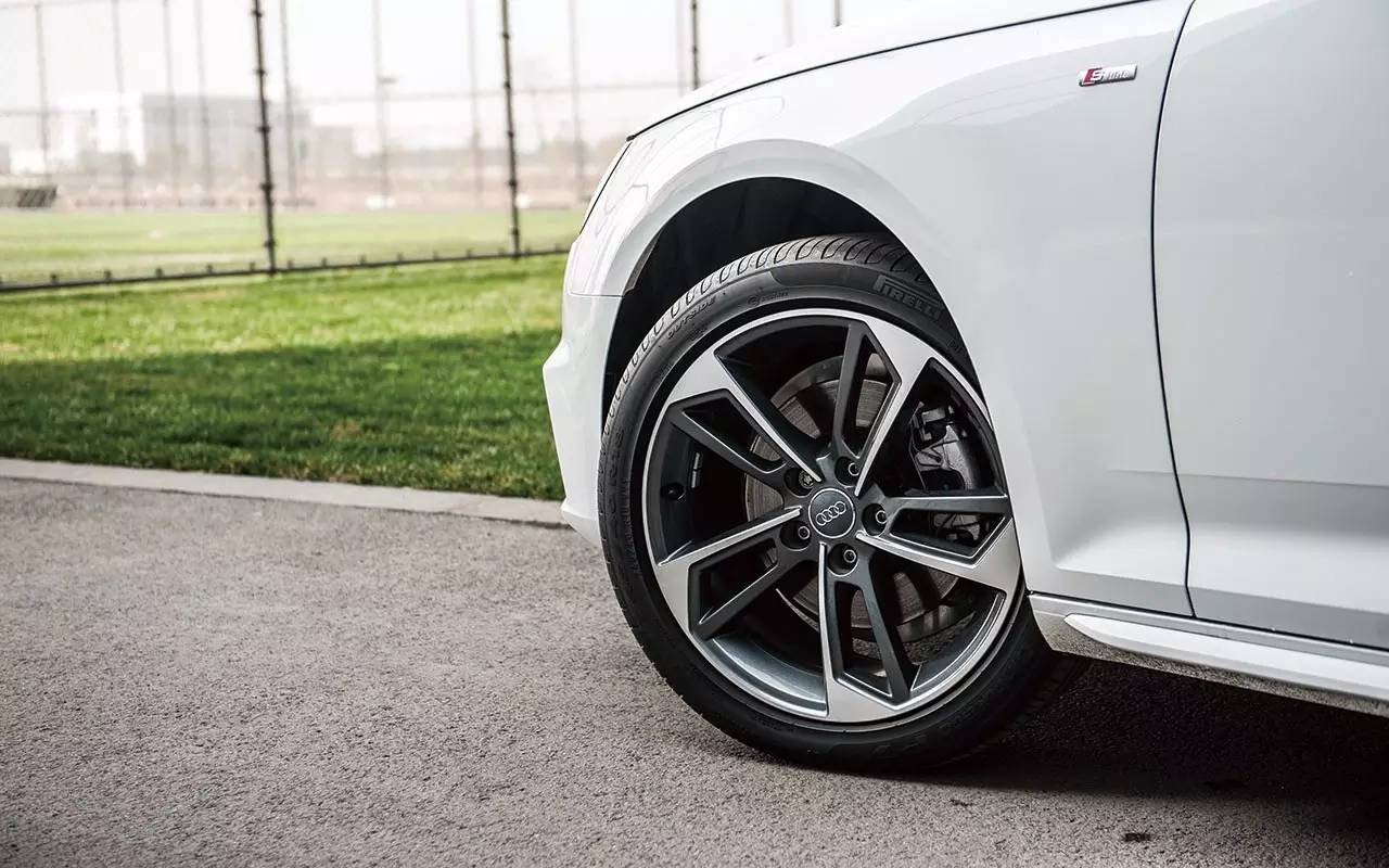 2018款奥迪a4l试驾视频胖哥,21款奥迪a4l豪华动感深度试驾