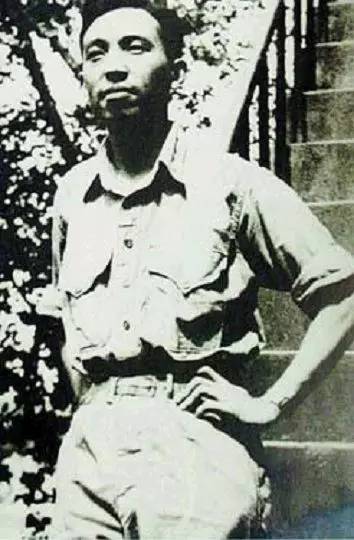 穆旦是哪代诗人,穆旦野人山的诗