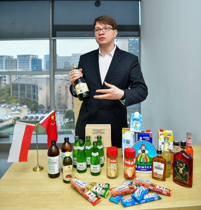 对话 | 飞驰在成都和罗兹之间，这趟蓉欧快铁上运的是啥？