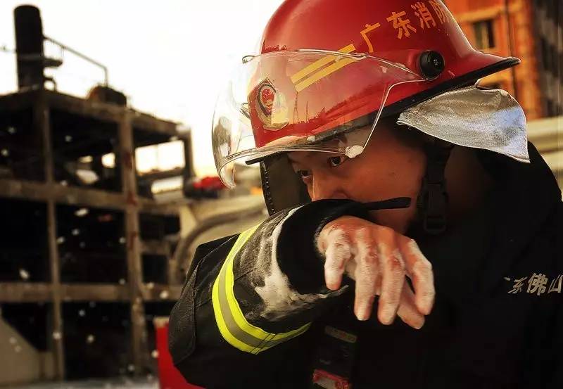 3.15丨我想，我可能遇到了一群“假”的消防员