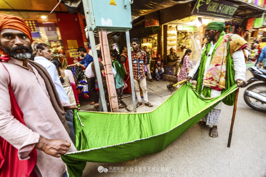 恒河祭祀,恒河夜晚宗教仪式
