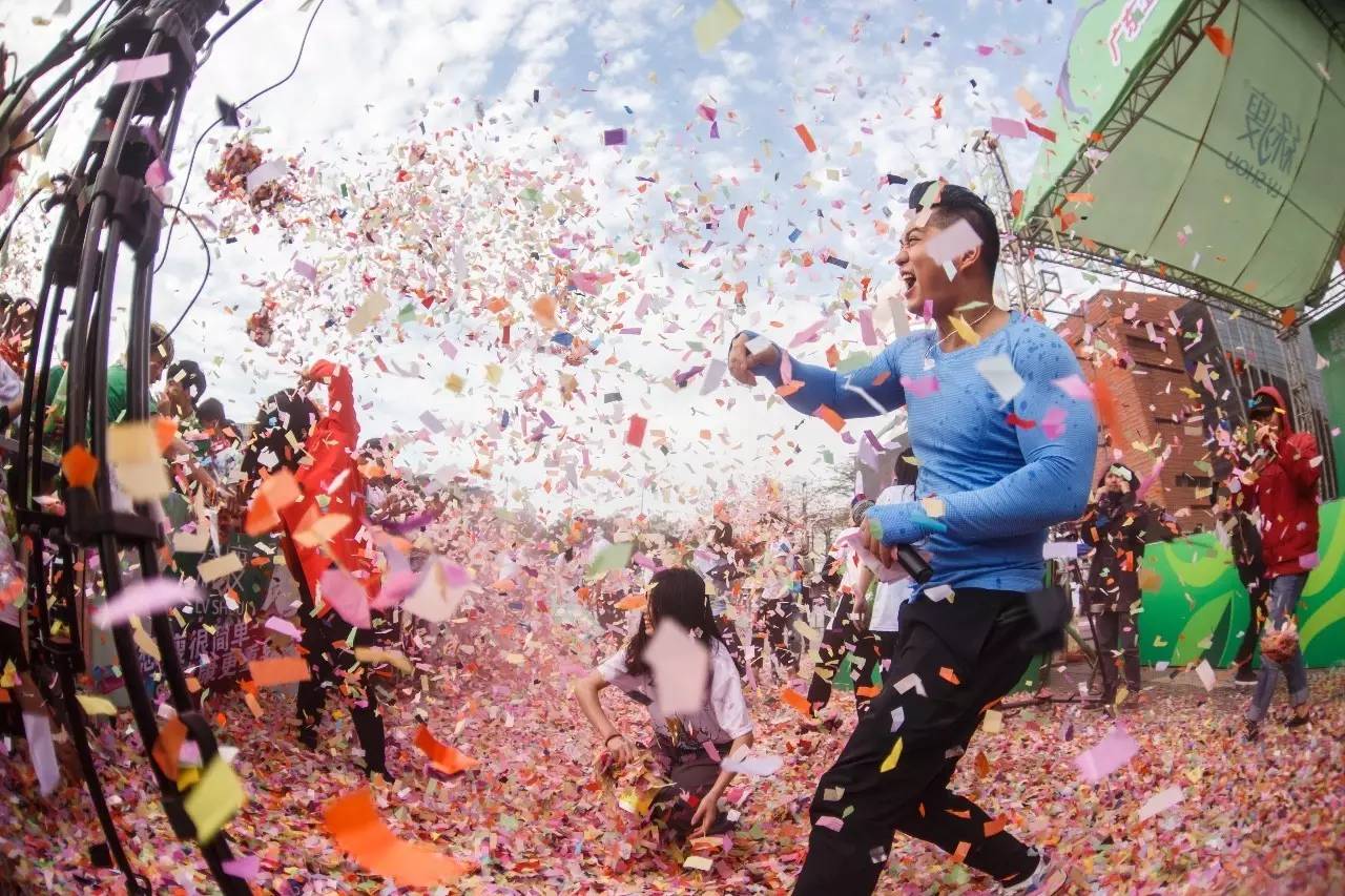 年轻就要这样疯！彩色跑广州站场面火爆，盛况空前！