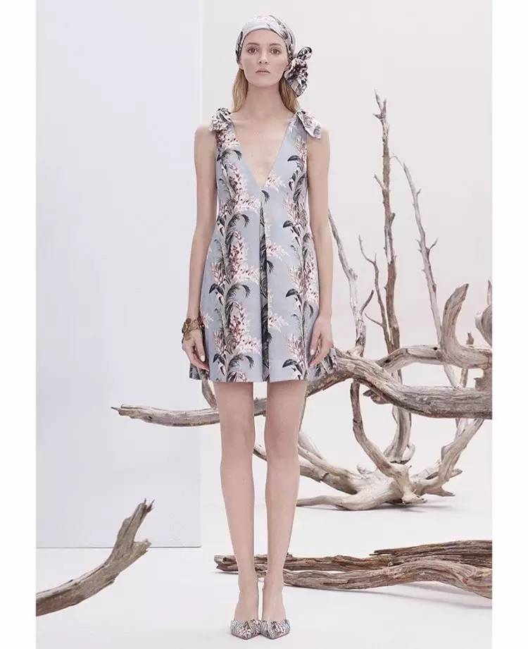 推荐几件好看又便宜的仙女裙,法式小众仙女裙粉红色20到30岁