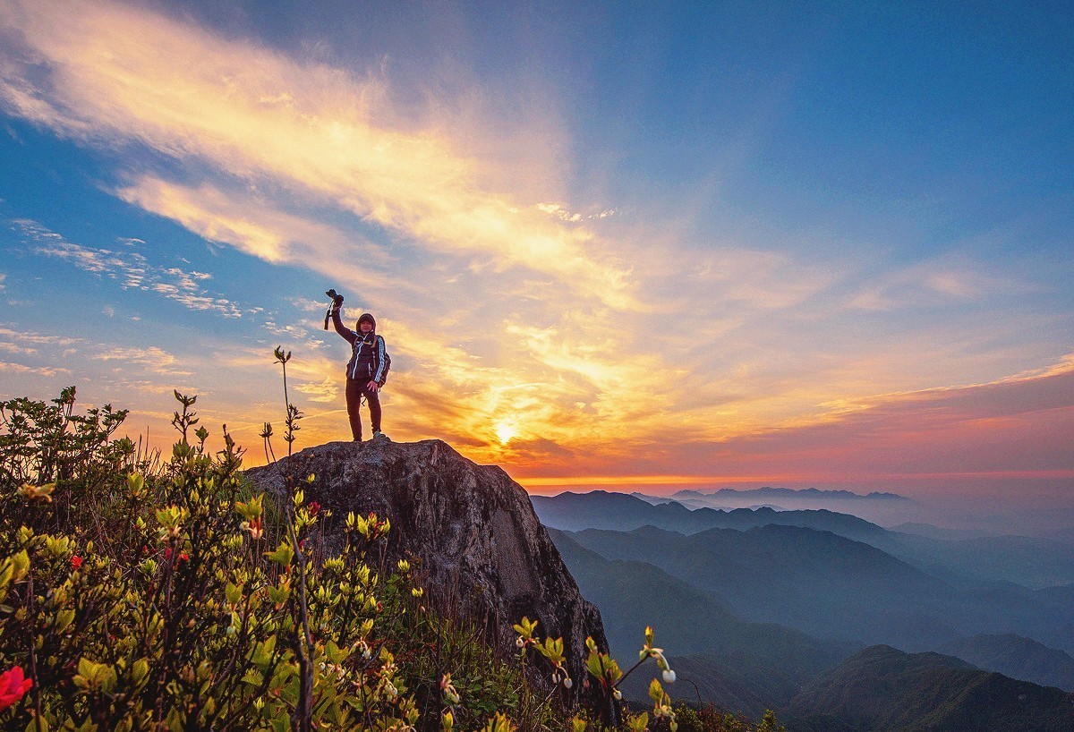 浙里有座藏在大山里的小香港，低调得让人心疼，高铁2h即达！