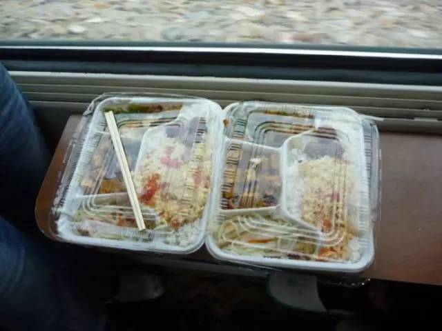 看了日本的火车餐食，你可能感觉吃了假的高铁盒饭