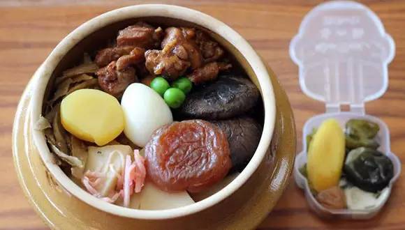 看了日本的火车餐食，你可能感觉吃了假的高铁盒饭