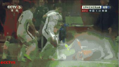 国足1比0战胜韩国中国球迷反应,国足7比0战胜球迷