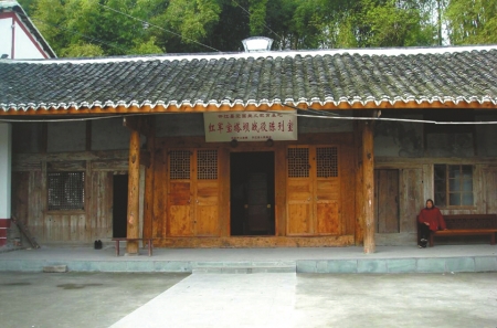 王妃不听话被王爷罚抄家规,不听话被罚200元