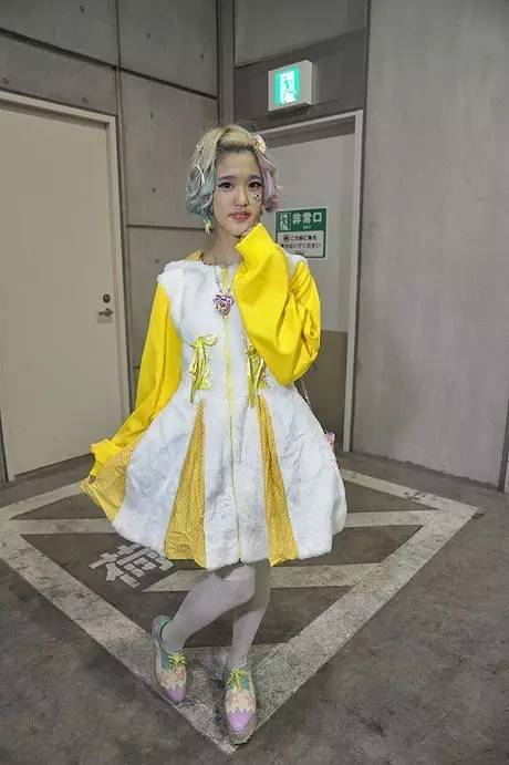 同事看到我就哈哈大笑,同事问我为什么对着屏幕发呆