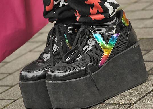 同事看到我就哈哈大笑,同事问我为什么对着屏幕发呆