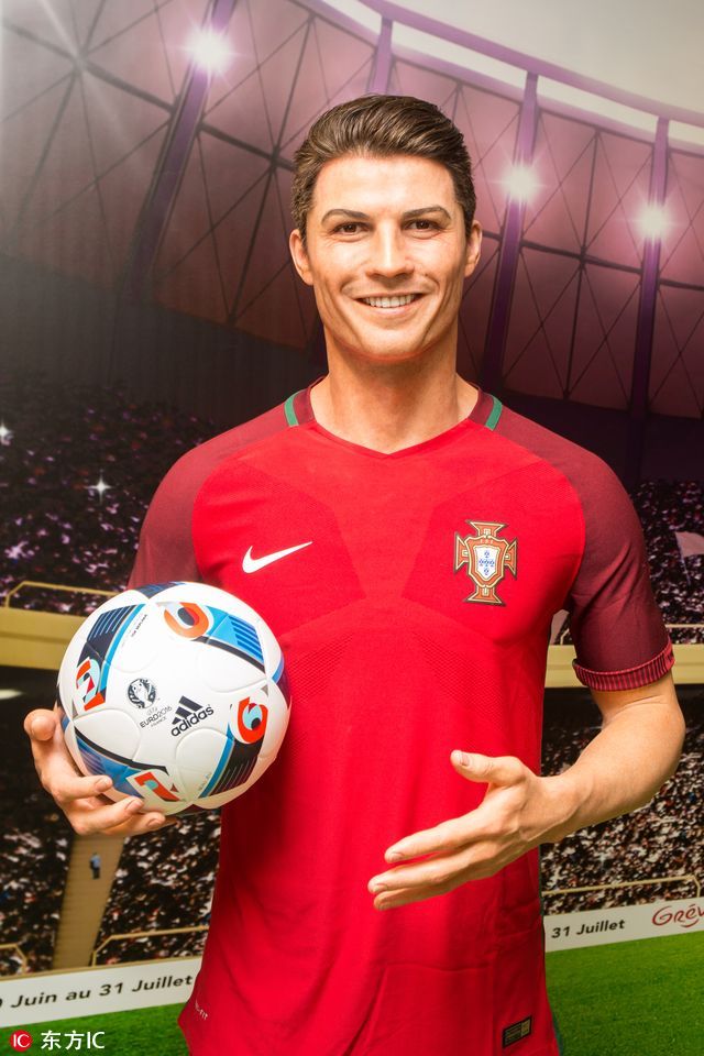 c罗蜡像在纽约时代广场揭幕,c罗雕像蜡像效果图