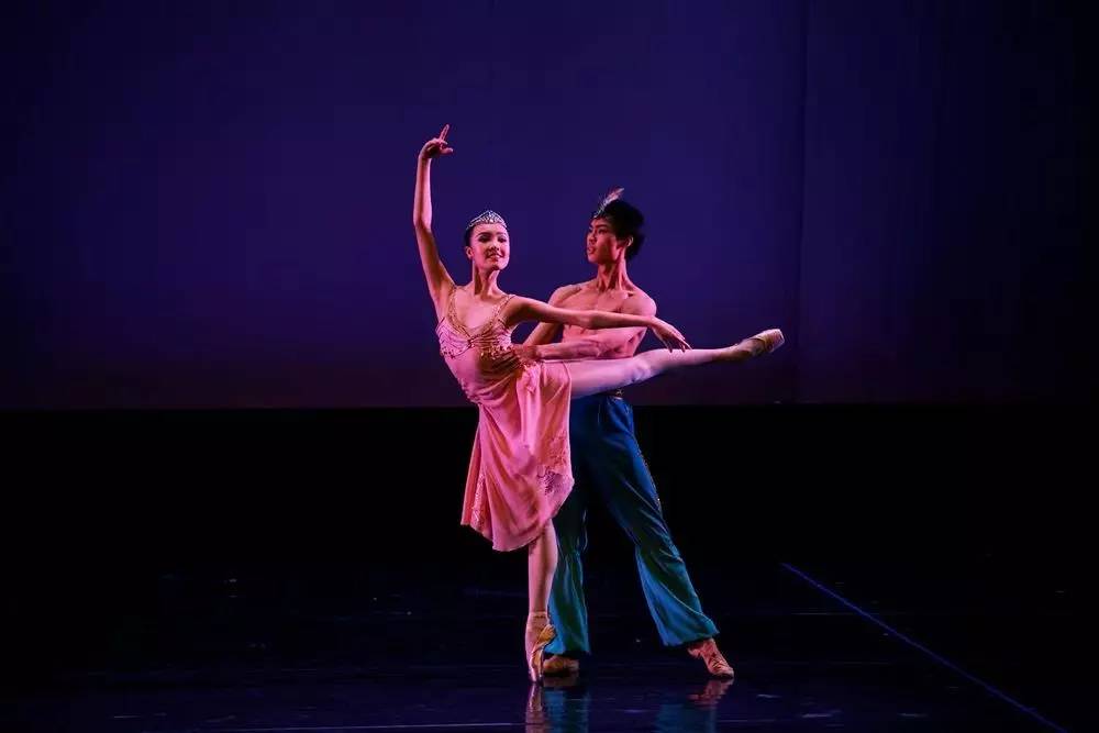 浪漫三月请你来舞蹈完整版,浪漫三月桃花红形体舞