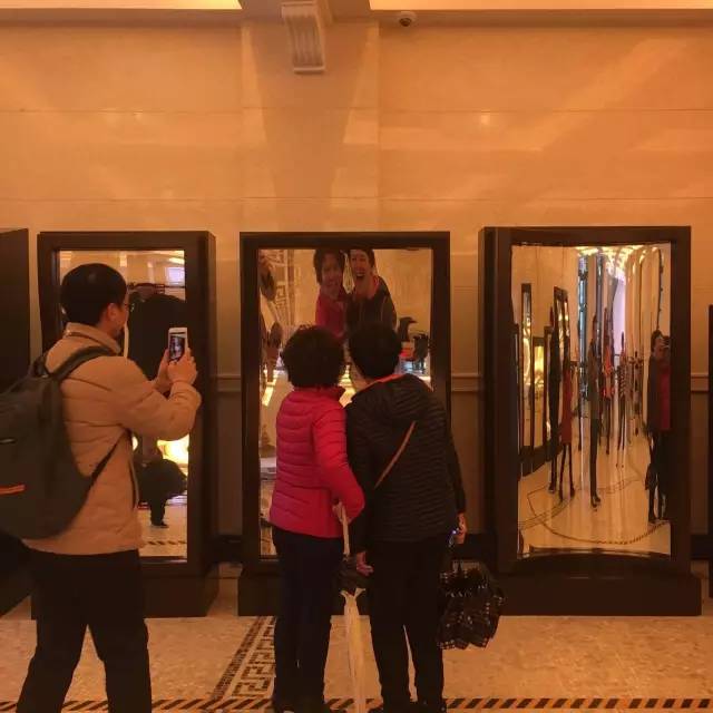 “稀奇好白相”，上海大世界3月31日对外开放，再来照一照童年的哈哈镜吧！